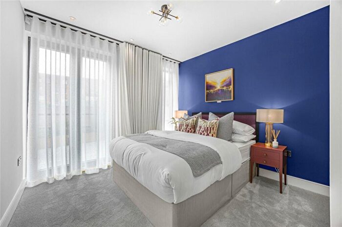 3 Bedroom Apartment For Sale In The Exchange, Parabola Road, Cheltenham, Gloucestershire, GL50