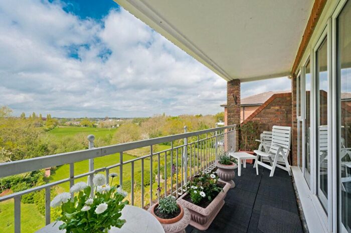 2 Bedroom Apartment For Sale In Beckworth Place, Oatlands Drive, Weybridge, KT13