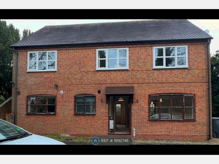 2 Bedroom Maisonette To Rent In Chapel Court, Astwood Bank, Redditch, B96