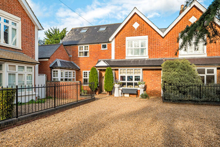 6 Bedroom Semi Detached House For Sale In Addlestone, Surrey, KT15