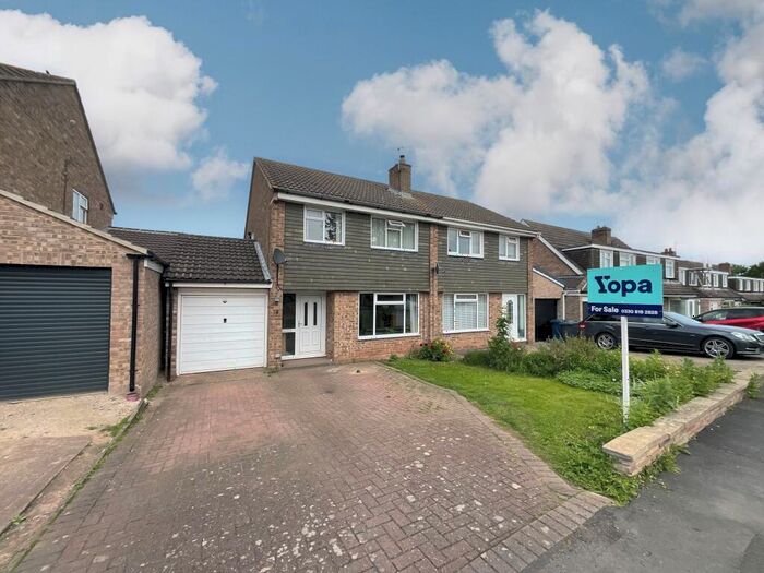 3 Bedroom Semi-Detached House For Sale In St. Giles Way, Cropwell Bishop, NG12