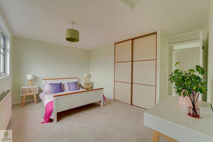 4 Bedroom Link Detached House For Sale In Amblefield Way, Stafford, ST16