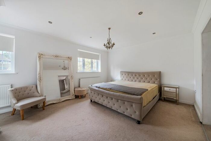 5 Bedroom Flat To Rent In Henley Drive, Kingston, KT2