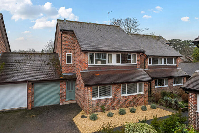 4 Bedroom Detached House For Sale In Maple Court, Goring, Reading, Oxfordshire, RG8
