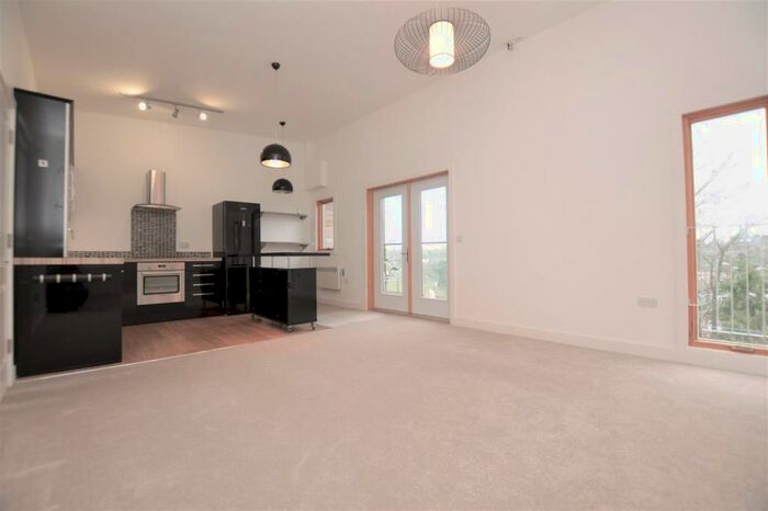 2 Bedroom Flat To Rent In Flat, Grove Hill Close, RG4