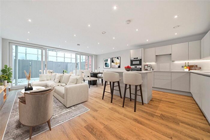 2 Bedroom Apartment For Sale In Bromley Road, Beckenham, BR3