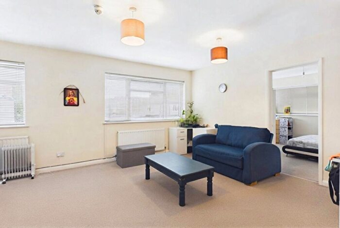 1 Bedroom Flat To Rent In Frimley Road, Camberley, Surrey, GU15
