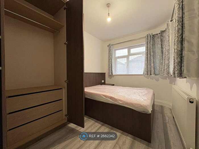5 Bedroom Semi-Detached House To Rent In Marvell Avenue, Hayes, UB4