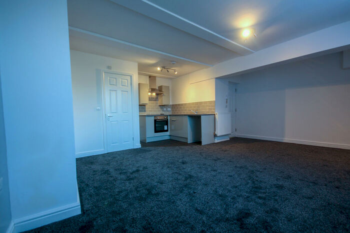 Flat To Rent In High Street, Stoke-on-Trent, Staffordshire, ST6