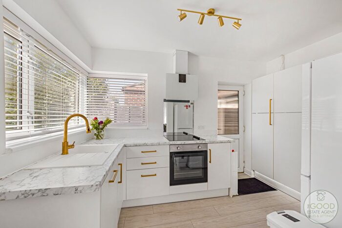 2 Bedroom Detached House For Sale In Oakdene Avenue, Heald Green, SK8