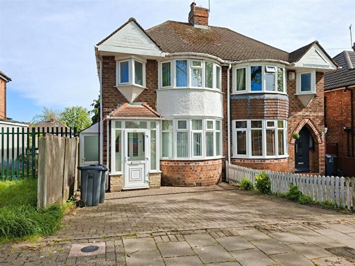 3 Bedroom Semi-Detached House For Sale In Bryn Arden Road, South Yardley, Birmingham, B26