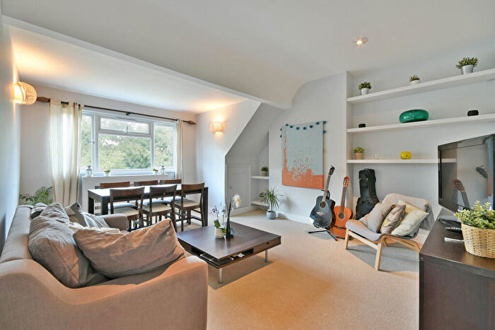 3 Bedroom Apartment For Sale In Chatsworth Road, London, NW2