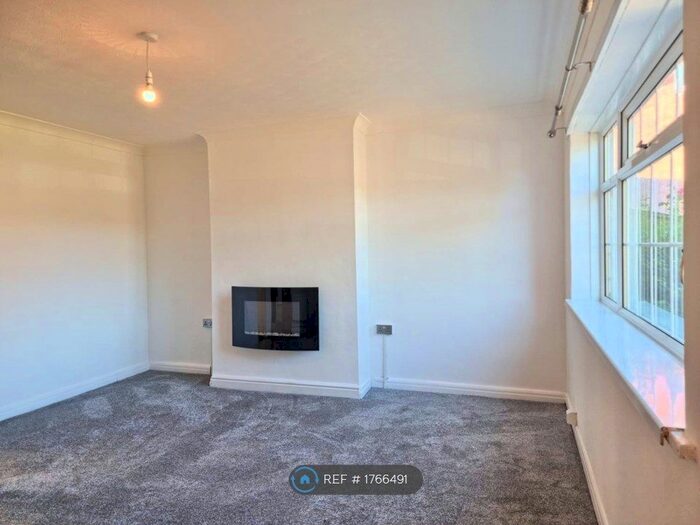 3 Bedroom Semi-Detached House To Rent In Oxley Grove, Birmingham, B29