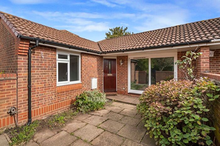 1 Bedroom Bungalow For Sale In Cheviot Close, Harlington, Hayes, UB3
