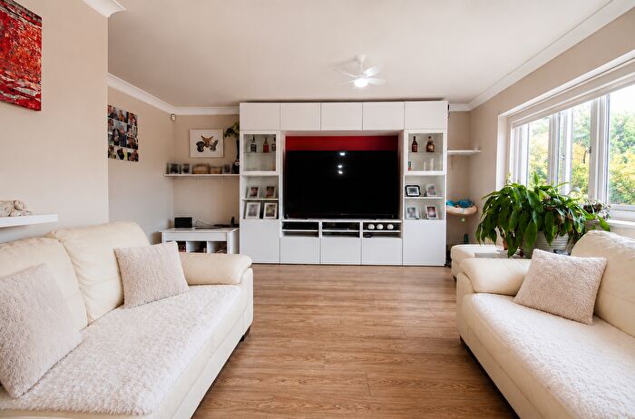 4 Bedroom Town House For Sale In Welling Road, Grays, RM16