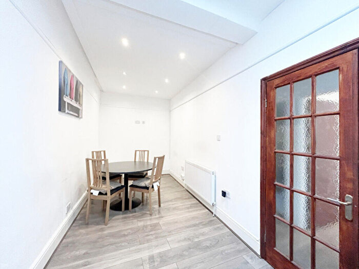 3 Bedroom Apartment To Rent In Pinner Road, Harrow, HA2