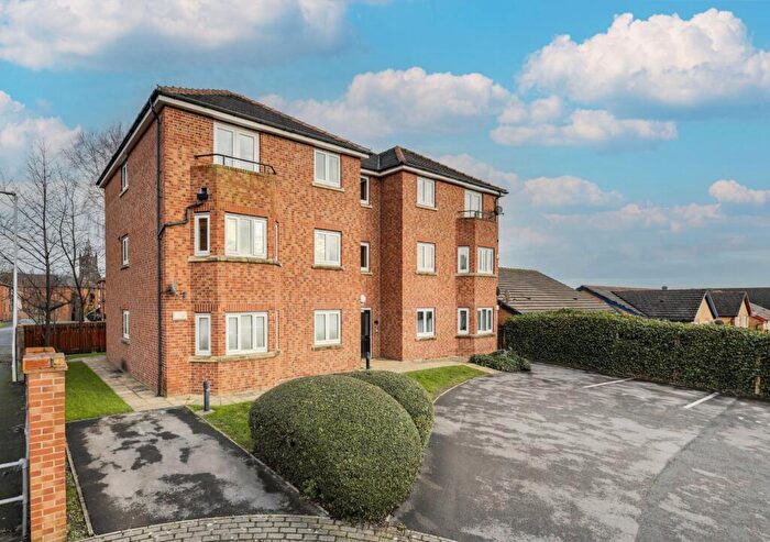 2 Bedroom Flat For Sale In Saxstead Rise, Leeds, West Yorkshire, LS12