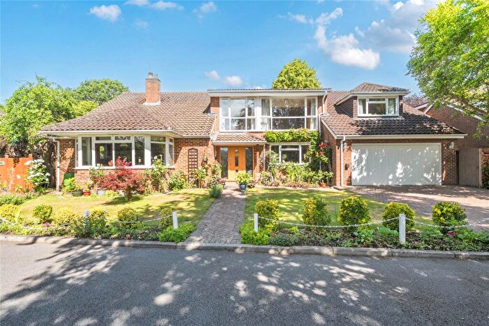 5 Bedroom Detached House For Sale In Woodlawn Grove, Horsell, Surrey, GU21