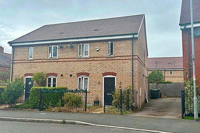 3 Bedroom Semi-Detached House For Sale In Grange Drive, Stotfold, Hitchin, SG5