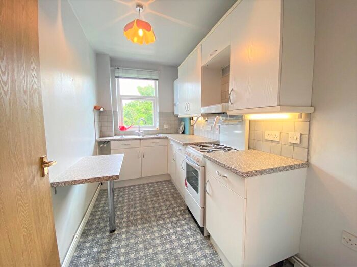 1 Bedroom Apartment For Sale In Friern Barnet Lane, Whetstone, London, Greater London, N20