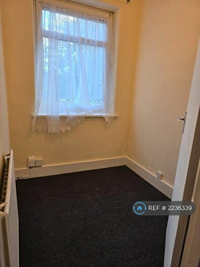 4 Bedroom Semi-Detached House To Rent In Mawney Road, Romford, RM7