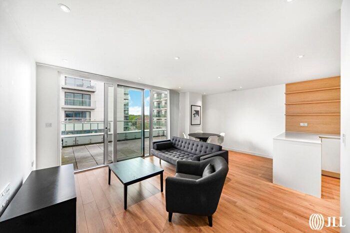 2 Bedroom Apartment To Rent In Devan Grove London, N4