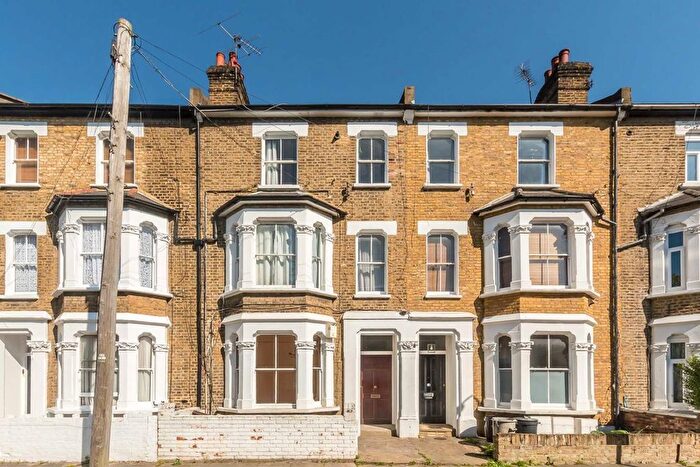 1 Bedroom Flat To Rent In Macfarlane Road, Shepherds Bush, W12