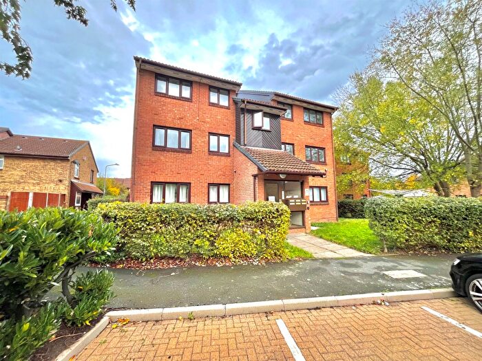2 Bedroom Flat For Sale In Sapphire Close, Dagenham, RM8