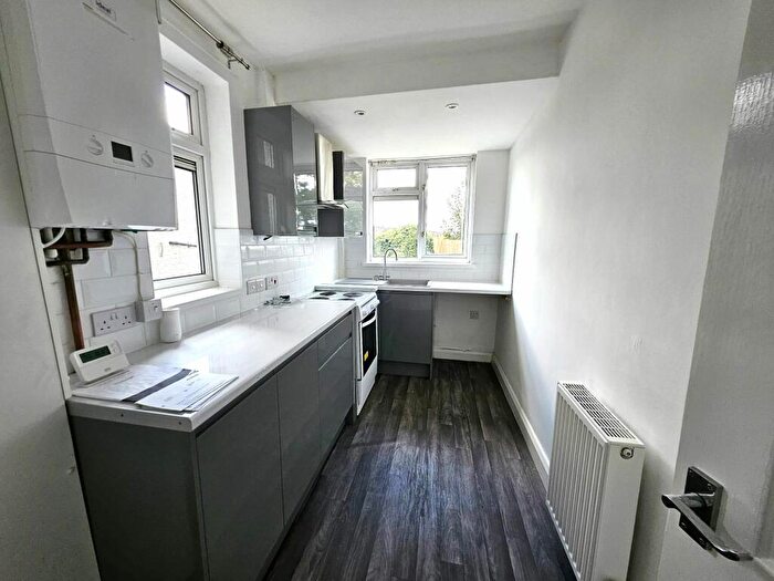 3 Bedroom Semi-Detached House To Rent In Frank Road, Doncaster, DN5