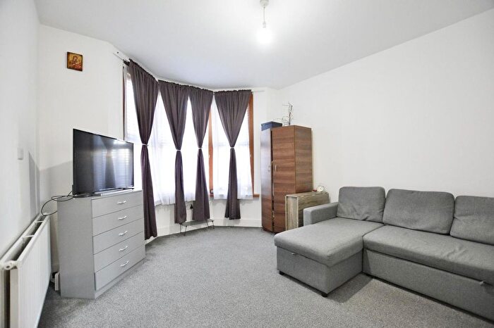 1 Bedroom Flat To Rent In Ley Street, Ilford, IG1