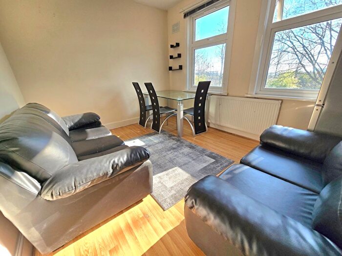 2 Bedroom Flat To Rent In Dallas Road, London, NW4