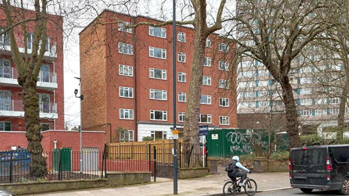 2 Bedroom Apartment To Rent In West Hampstead, London, NW2