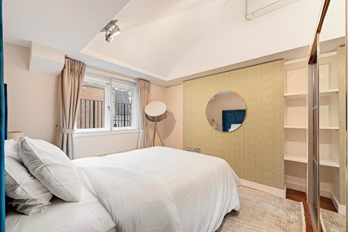 2 Bedroom Apartment To Rent In Baker Street, Marylebone, NW1