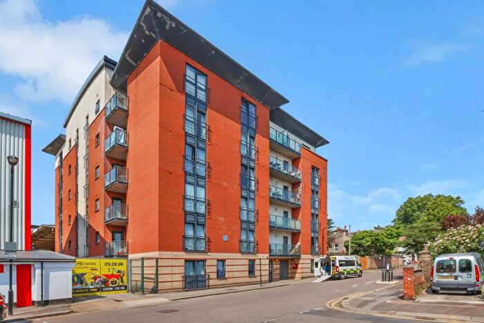 3 Bedroom Apartment To Rent In Brisbane Road, Leyton, E10