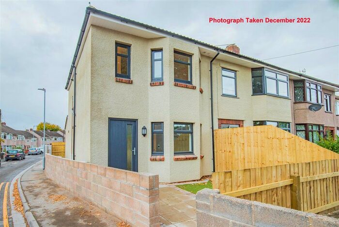 3 Bedroom End Of Terrace House To Rent In Spring Hill, Kingswood, Bristol, BS15