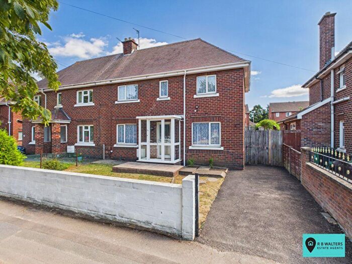 4 Bedroom Semi Detached House For Sale In Finlay Road, Gloucester, GL4