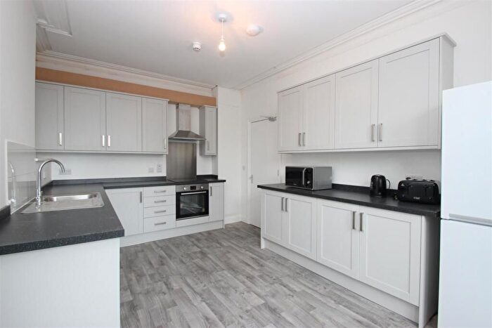 4 Bedroom Terraced House To Rent In Veronica Gardens, London, SW16