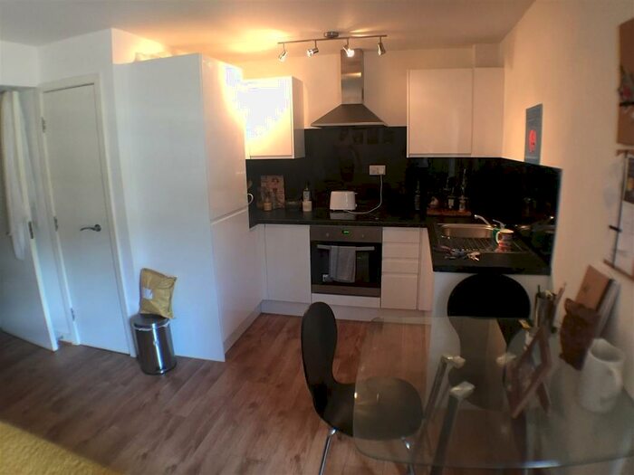 1 Bedroom Apartment To Rent In The Chandlers, Leeds, LS2