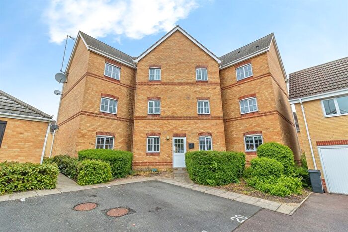 2 Bedroom Flat For Sale In Goodman Drive, Leighton Buzzard, LU7