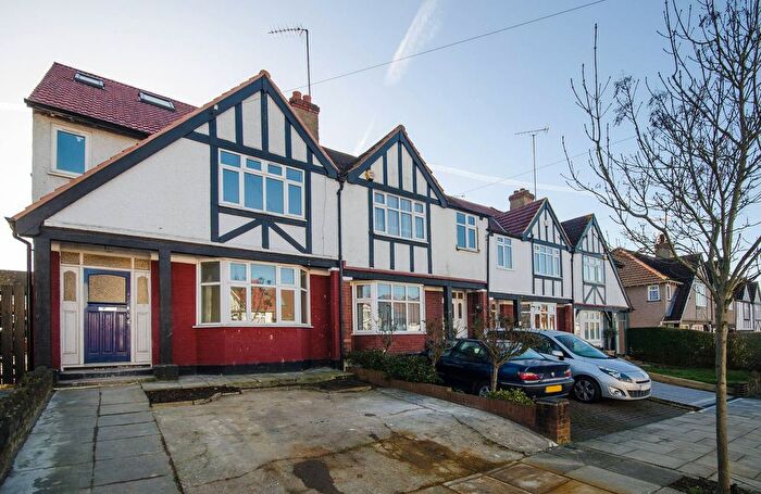 4 Bedroom Property To Rent In Elmbank Way, Ealing, London, W7