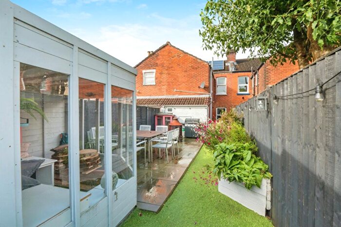 2 Bedroom Terraced House For Sale In Dutton Lane, Eastleigh, SO50