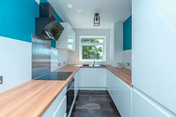 3 Bedroom Property To Rent In Byng Morris Close, Sketty, Swansea, SA2