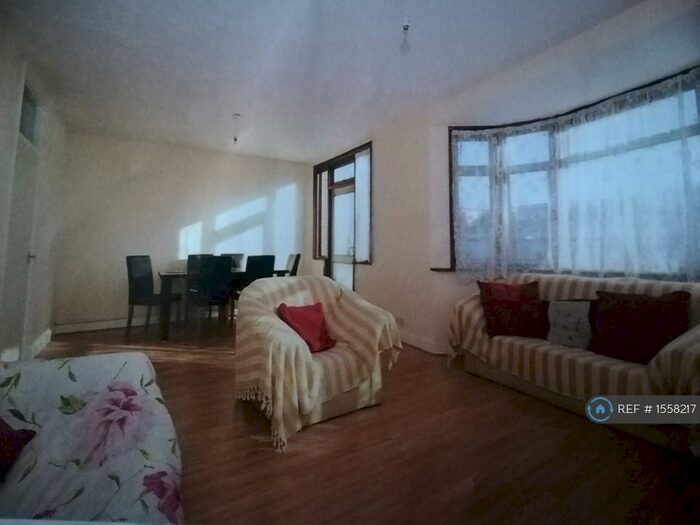 3 Bedroom Maisonette To Rent In Walthamstow, London, E17