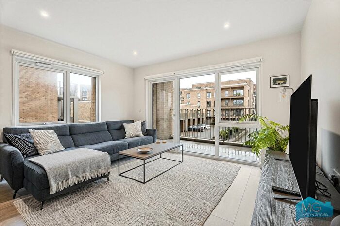 2 Bedroom Flat For Sale In Bittacy Hill, London, NW7