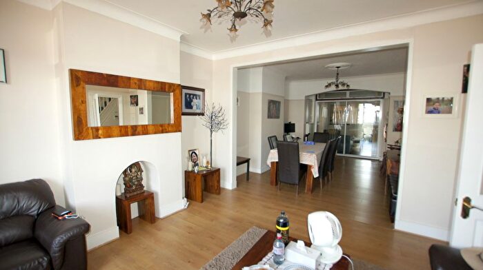 3 Bedroom Terraced House For Sale In Eastern Avenue, Ilford, IG4