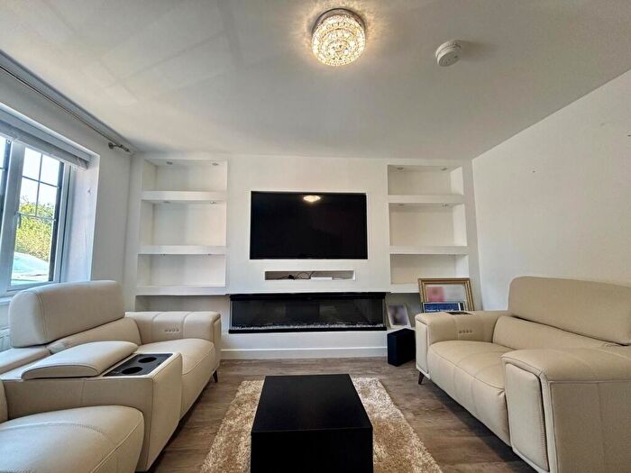 3 Bedroom House To Rent In Topaz Gardens, DE11