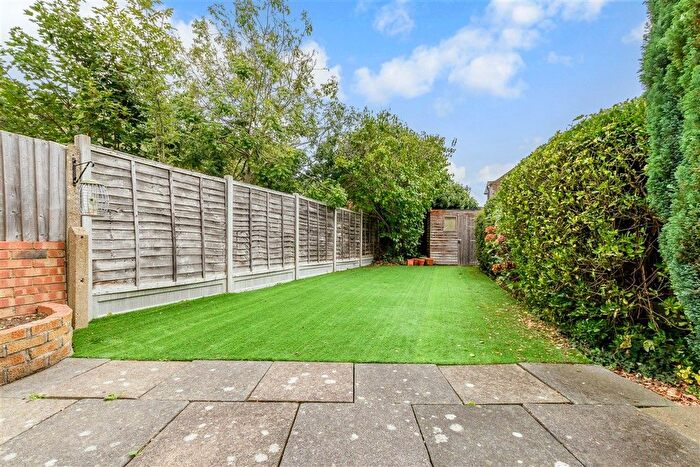 3 Bedroom Semi-detached House For Sale In Oaklands Road, Bexleyheath, Kent, DA6