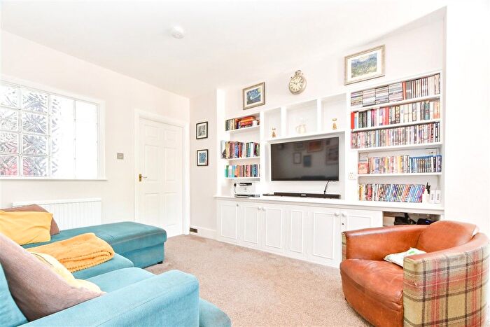 3 Bedroom Semi-detached House For Sale In London Road, Felbridge, West Sussex, RH19