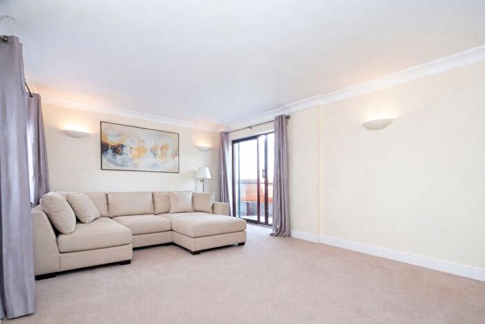 2 Bedroom Flat To Rent In Sailmakers Court, William Morris Way, Fulham, SW6
