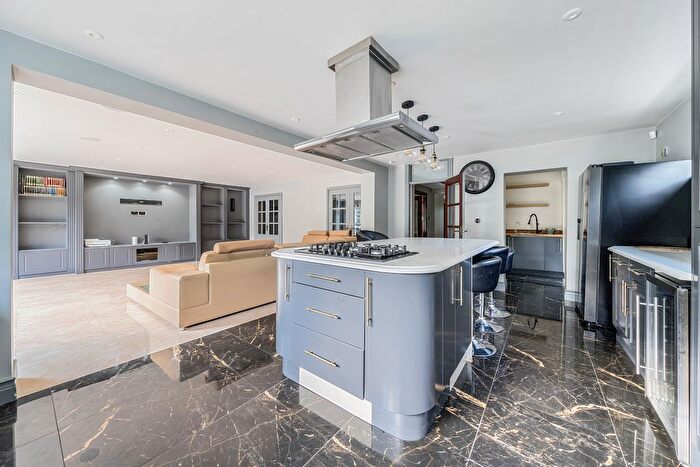 5 Bedroom Detached House To Rent In Braywick Road, Maidenhead, SL6